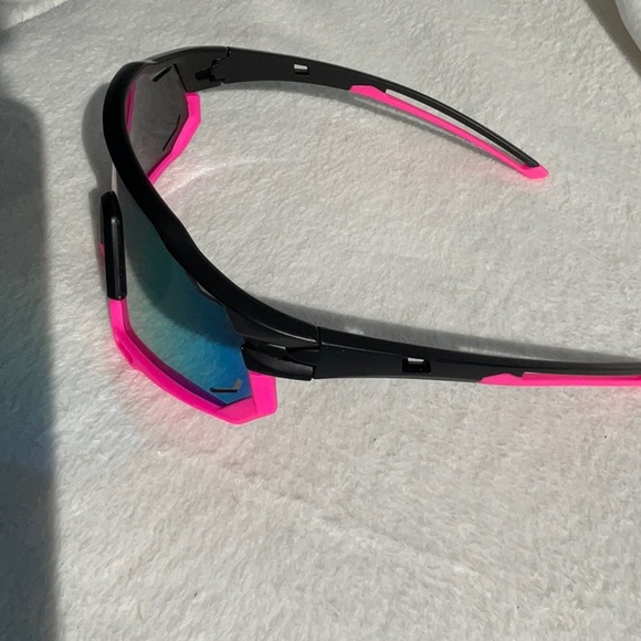 NWOT sunglasses - Picture 3 of 4